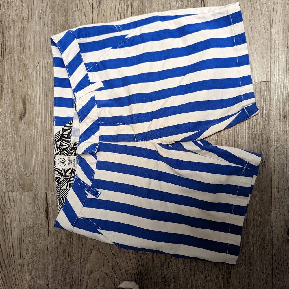 NWOT Volcom Frochickie blue striped shorts size 1(25)